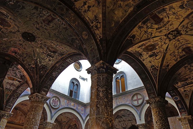 The Medici and External Vasari Corridor Experience - Historical Significance