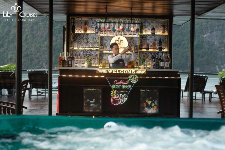 The Most Luxurious 4 – Star Yachts in Ha Long Bay - Experience and Service
