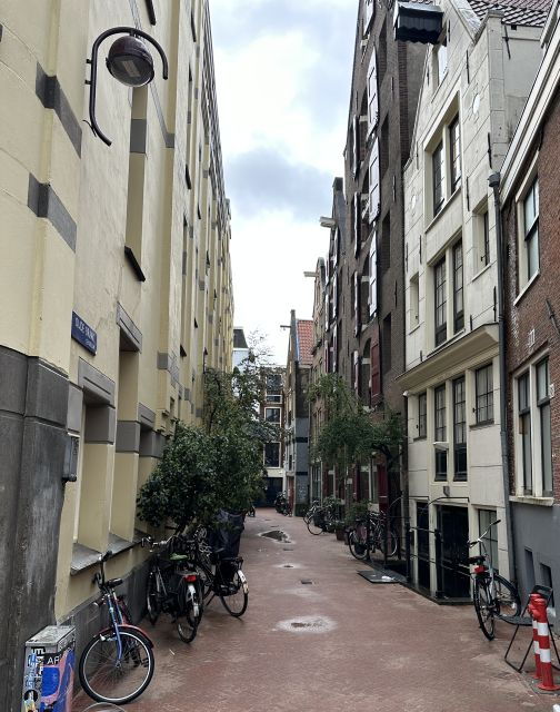 The Narrow Streets Secret of Amsterdam - Connecting With Locals for a Personalized Experience