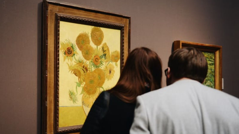 The National Gallery Chinese tour in London - Crowds, headphones, and the pace