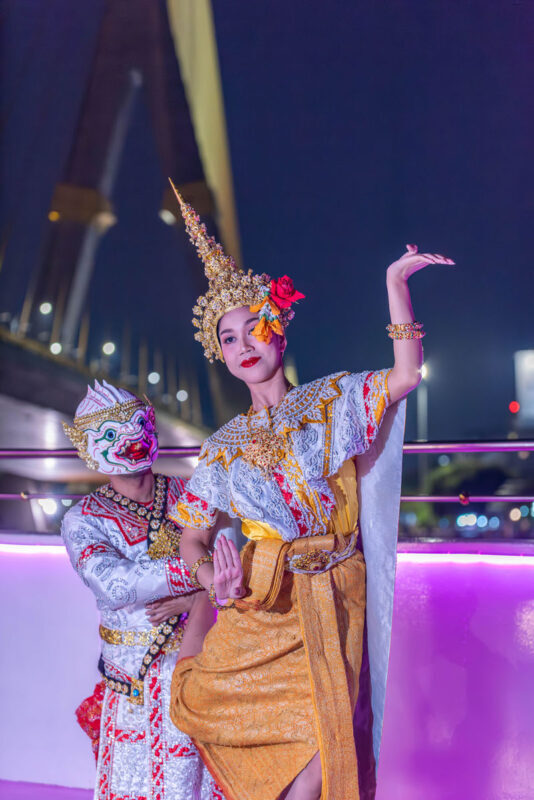 The Newest Luxury 5 Star Bangkok Chaophraya Dinner Cruise - Buffet Dinner: Plenty to Try, With Limits