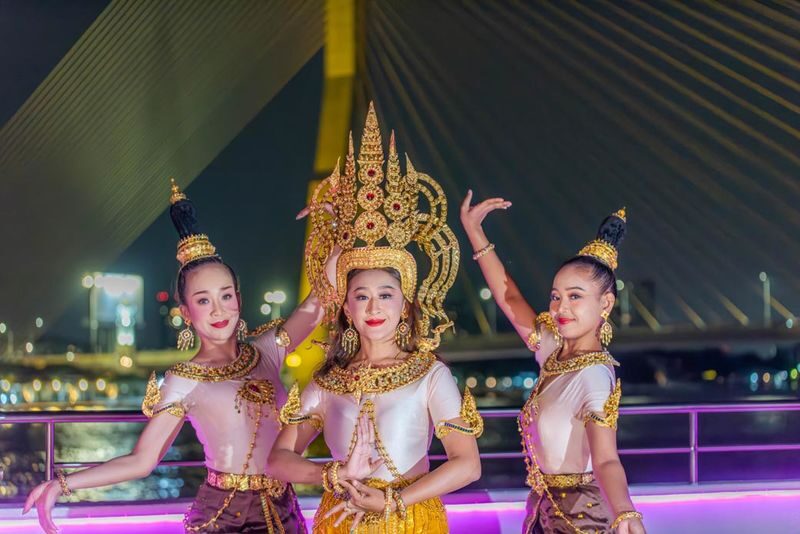 The Newest Luxury 5 Star Bangkok Chaophraya Dinner Cruise - Is the $46.09 Starting Price Good Value?