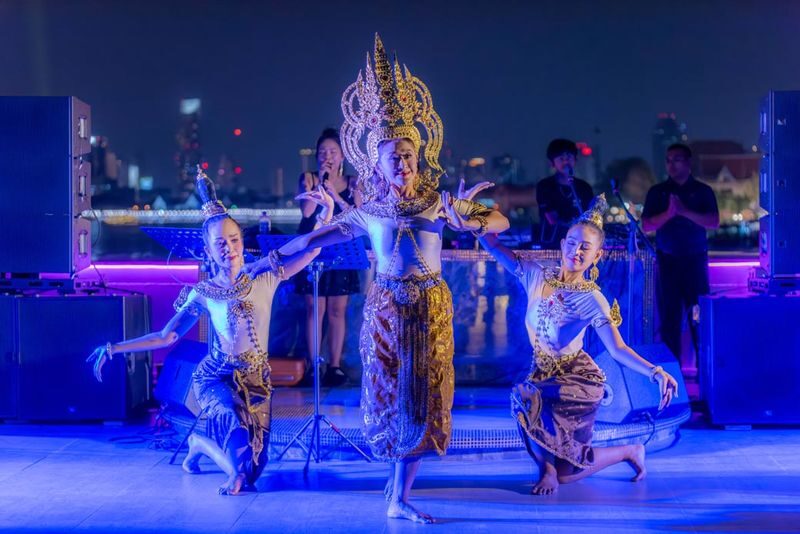 The Newest Luxury 5 Star Bangkok Chaophraya Dinner Cruise - Who Will Enjoy This Cruise Most