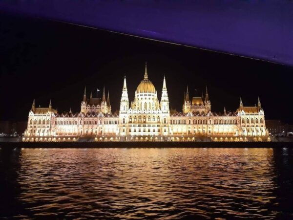 The Only Budapest Boat Cruise With Live Guiding (+Drink) - Booking and Cancellation Policy