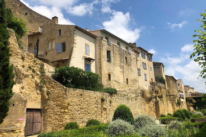 The Picturesque Luberon Villages of Lourmarin, Lauris, Cucuron & Bonnieux - Overview of the Luberon Villages