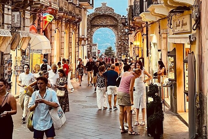 The Private White Lotus Tour With Fish Lunch - Itinerary Overview