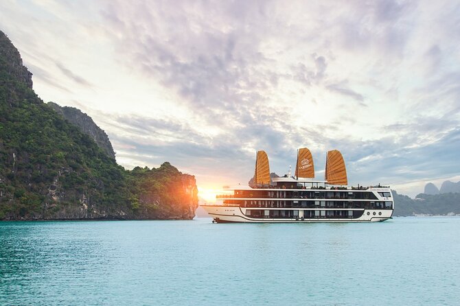 THE QUEEN LEGEND Cruise 5* Luxury 3D2N With 2 Ways Transfer - Cruise Overview