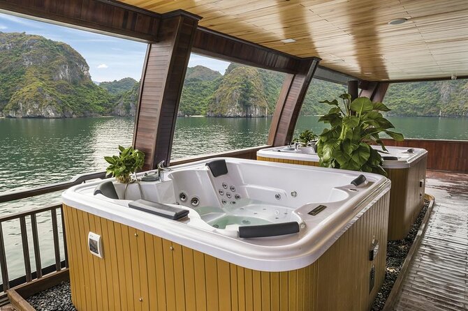 THE QUEEN LEGEND Cruise 5* Luxury 3D2N With 2 Ways Transfer - Pricing and Group Size