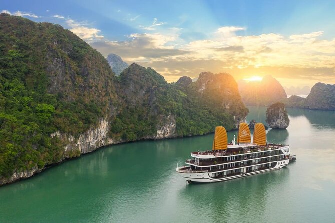 THE QUEEN LEGEND Cruise 5* Luxury 3D2N With 2 Ways Transfer - The Sum Up