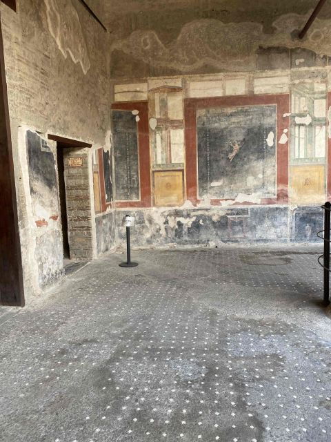 The Rise, Fall, and Rediscovery of Pompeii: An Audio Guide - Directions