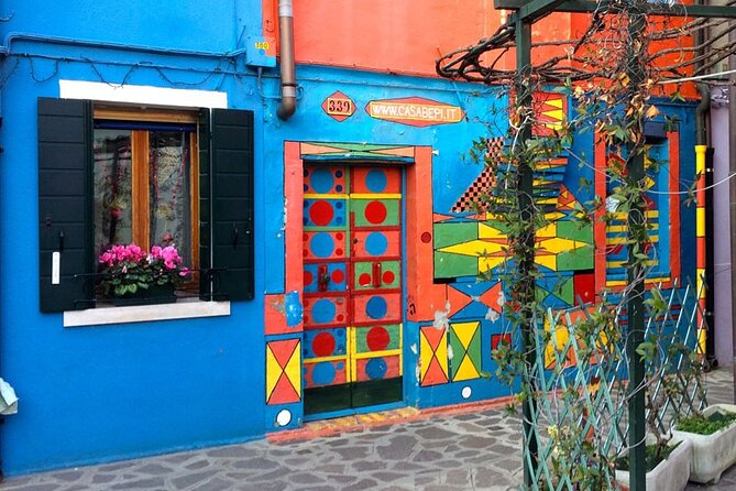 The Secret Corners of Burano - Common Questions