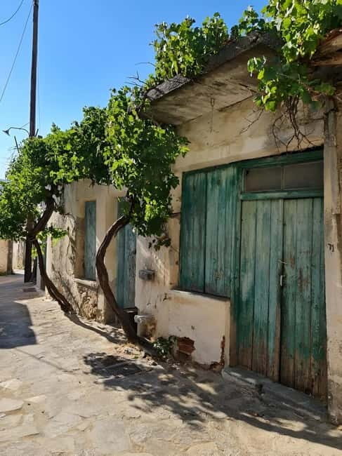 The selective food tour Feel like local from Heraklion - Scenic Landscapes and Practical Details