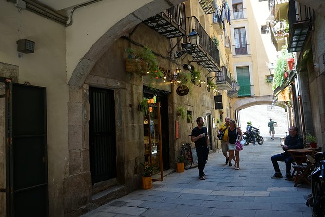 The Shadow of the Wind Novel Walking Tour in Barcelona - Reviews and Traveler Tips
