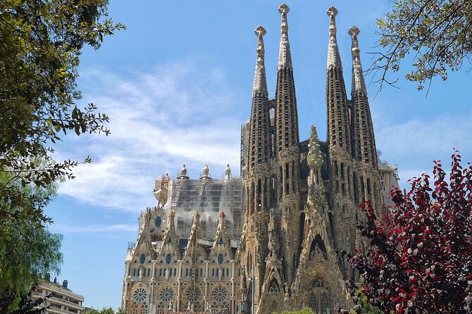 The Tour of Barcelona Modernism and Gothic Quarter - Tour Highlights