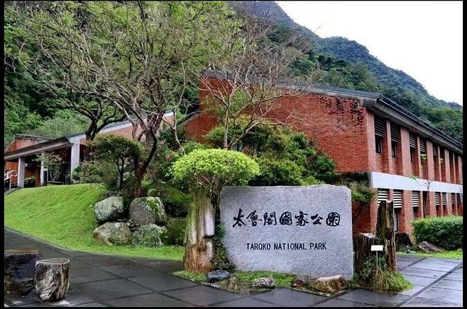 The tranquility of Hualien:From Open Waters to Sacred Valleys - Coastal Cliffs and Historic Charm