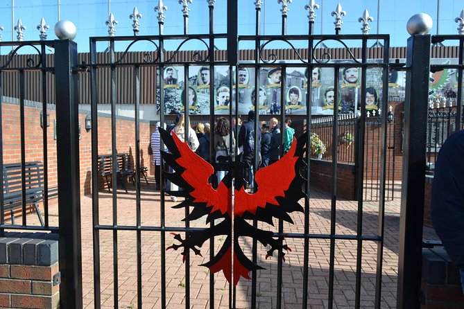 The Troubles ,Murals,History,And Peace Walls 2 Hrs Taxi Tour - Reviews and Testimonials