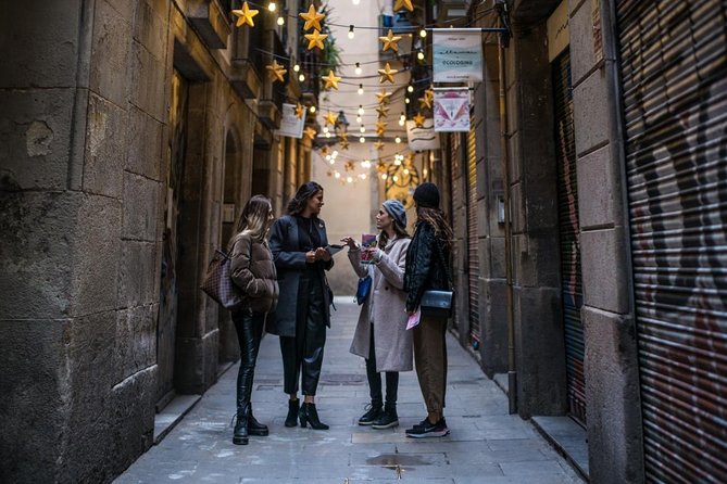 The Ultimate Old Town Tour in Barcelona - Weather and Minimum Travelers