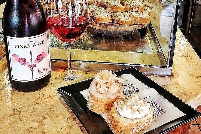 The Ultimate Private Food Tour - Bacaro Hopping a Venetian - Meet Your Guide at Combo Courtyard