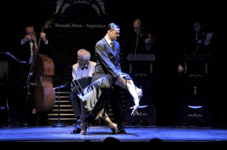 The VIP Window: Gourmet Dinner Show Transferfree - Dining Experience