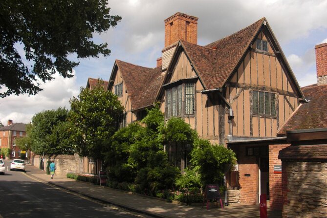 The Walktalkshow.Co.Uk - Guided Tour of Stratford Upon Avon - Meeting and Pickup Information