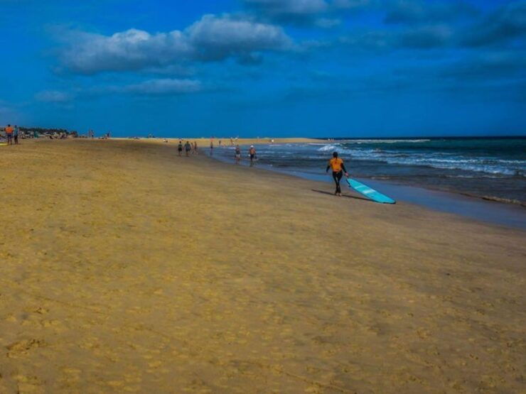 The Wall: Surf Courses for All Levels - Instructor Expertise and Group Size