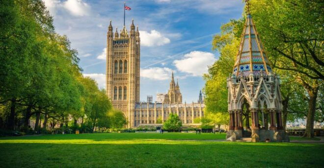 The Westminster Abbey Tour, London the Big Ben, Buckingham P - Iconic Sights: Big Ben and Palace of Westminster