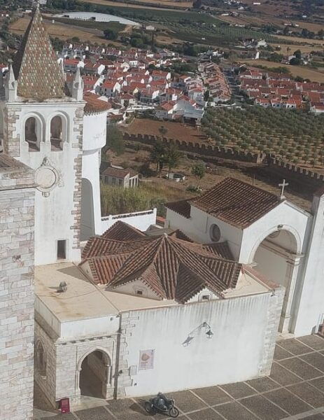 The White City Estremoz From the Middle Ages to Nowadays - Tour Guide Languages and Attire