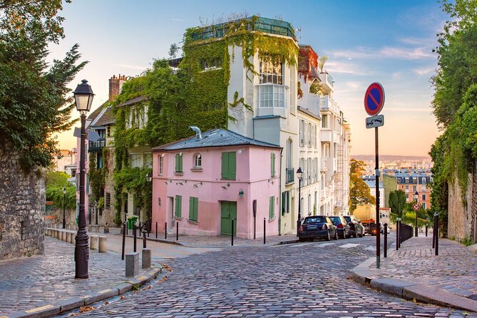 The Winegrowers' Rally in Montmartre - Group Size and Alcoholic Beverages