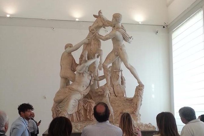 THE WONDERS OF ANTIQUES: The Archaeological Museum of Naples - Questions and Assistance
