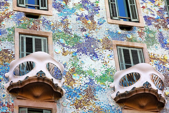 The Wonders of Architecture 2 Hours on Foot in Barcelona - Inclusions and Experience