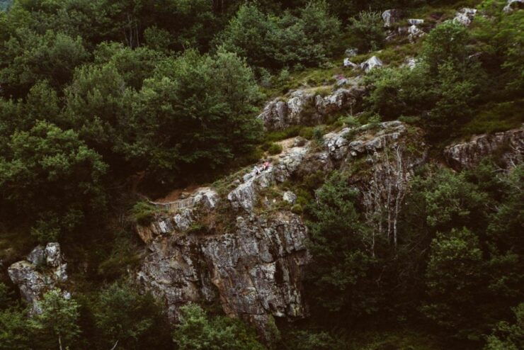 The Wonders of Arifat: A Journey to the Enchanted Waterfall - Embracing the Natural Splendor