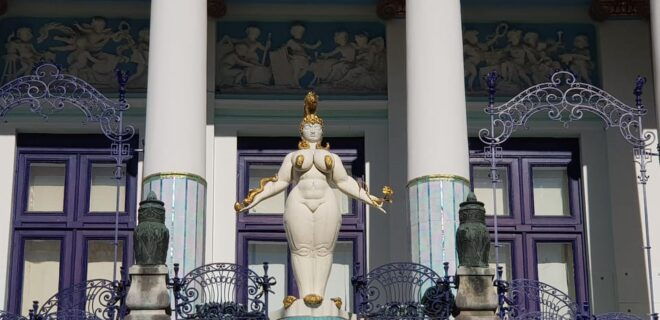 The Wonders of Vienna in a Full Day - Private Car Tour - Food and Beverage