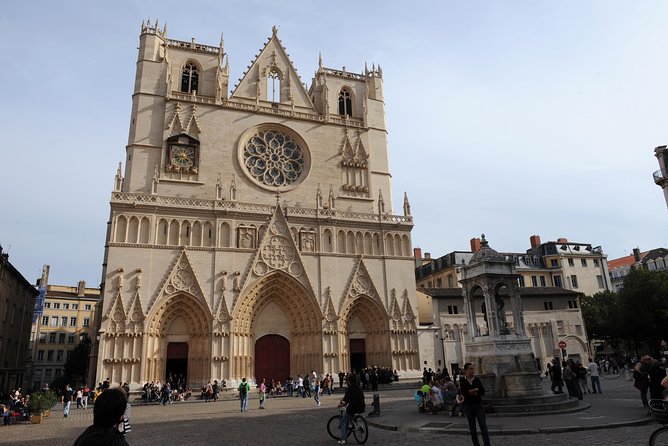 Theatrical Tour of Old Lyon - Exploring the Architecture of Old Lyon
