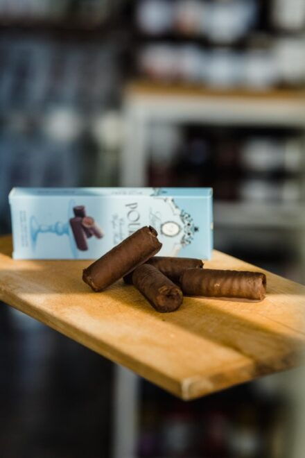 Thessaloniki: Olicatessen Greek Deli Food Tasting - Language Options