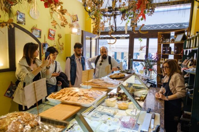 Thessaloniki: Walking Tour With Food Tastings and Drinks - The Sum Up