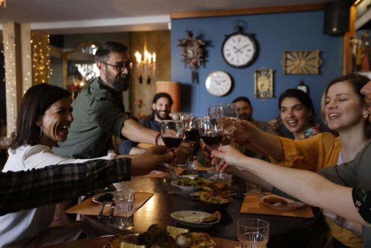Thisio: Opa! Live Music and Plate Smashing in a Greek Fiesta - Event Overview