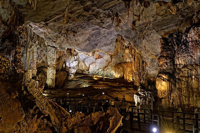 THREE-DAY HUE, VINH MOC & PARADISE CAVE TOUR FROM Hoi An - Pricing and Booking Details