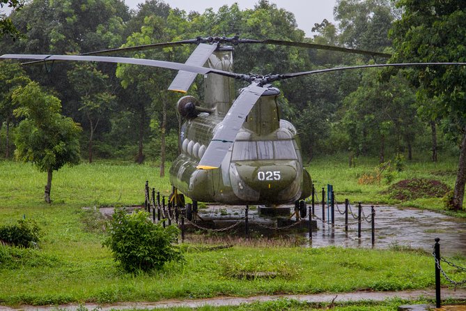 THREE-DAY HUE, VINH MOC & PARADISE CAVE TOUR FROM Hoi An - Accommodation and Meals
