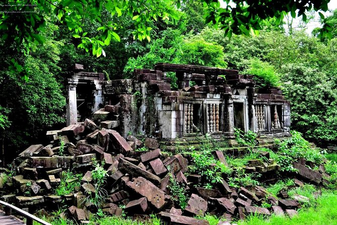 Three-Day Tour Discovering Siem Reap Highlight ,Beng Mealea and Floating Village - Indulging in the Local Cuisine and Culture