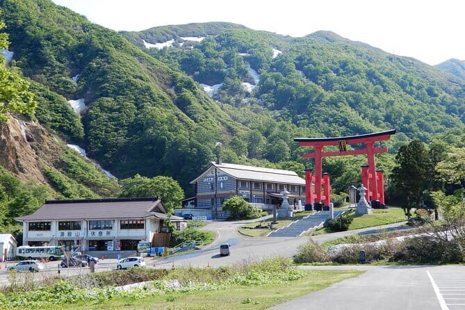 Three Mountains of Dewa staying at Mt. Yudonosan Sanrojo lodge - Good To Know