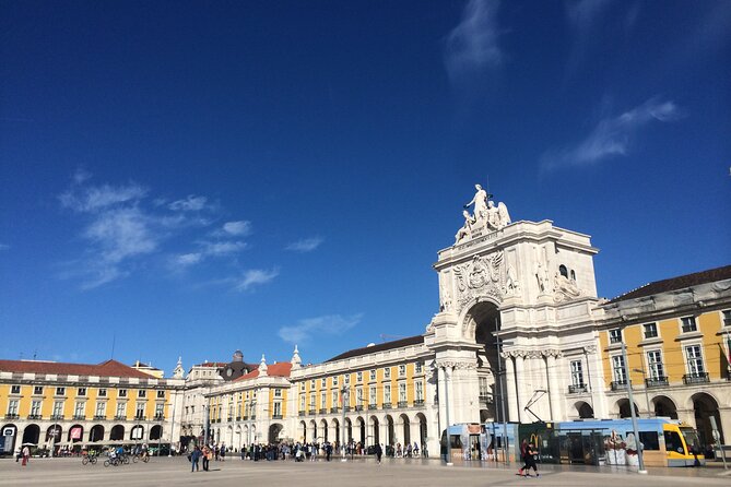 Through a Story in Lisboa - Lisboa: A Vibrant Cityscape
