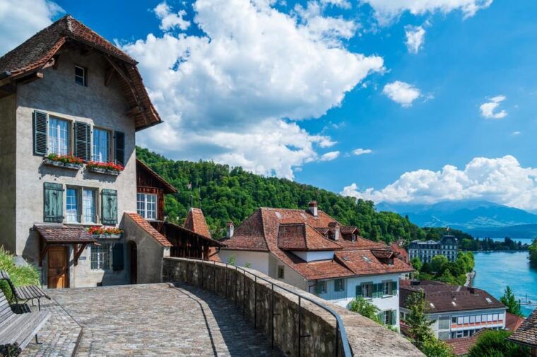 Thun: Express Walk With a Local in 60 Minutes - Tour Experience