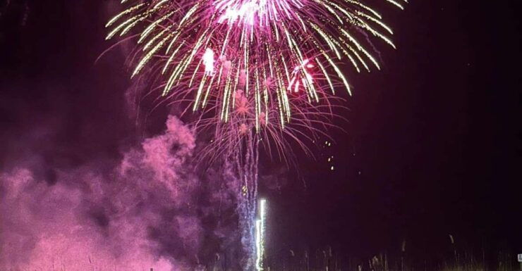 Thursday Night Fireworks - 26' Tiki - Experience Highlights