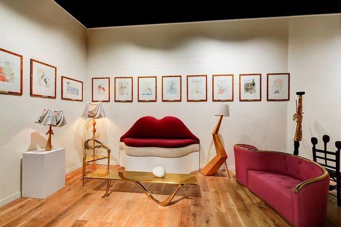 Ticket to Dalí Paris - Selecting Date and Travelers