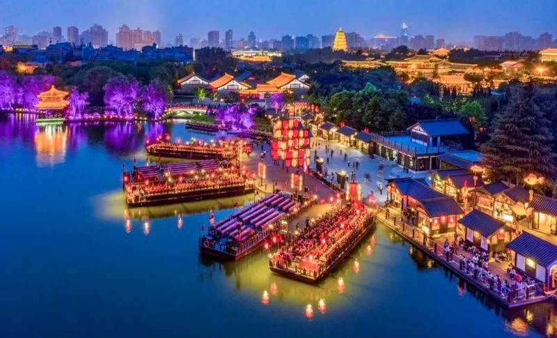Tickets for the performance of "Dreaming of the Tang Dynasty" at the Giant Wild Goose Pagoda in Xian + Tickets for the Tang Paradise. - A Tang Dynasty dream in light and water