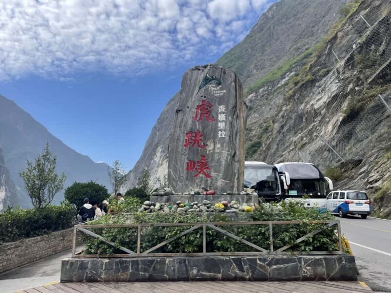 Tiger Leaping Gorge Easy Hike & Baisha Old Town Day Tour - What to Expect from the Tour