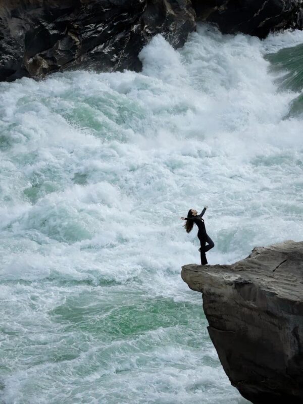 Tiger Leaping Gorge & Haba Snow Mountain Full-Day Small Group Adventure - The vehicle and guide shape the day