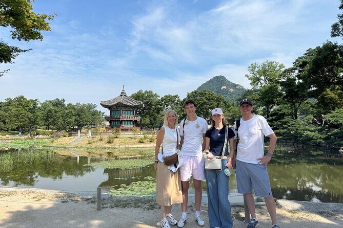 Time Travel in Seoul: Gyeongbokgung Palace, Folk Museum & Bukchon - A Close Look at the Itinerary