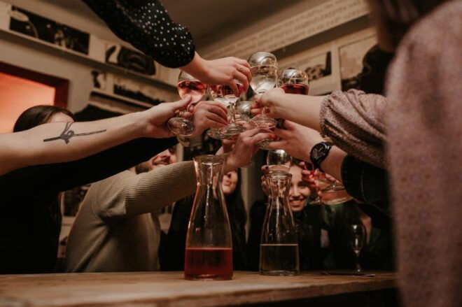 Tipsy Tour With Drinks Included in London - Meeting Point and Host Information