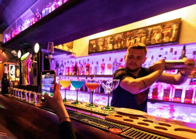 Tipsy Tour With Drinks Included in London - Exploring Vibrant Neighborhoods and Hidden Secrets